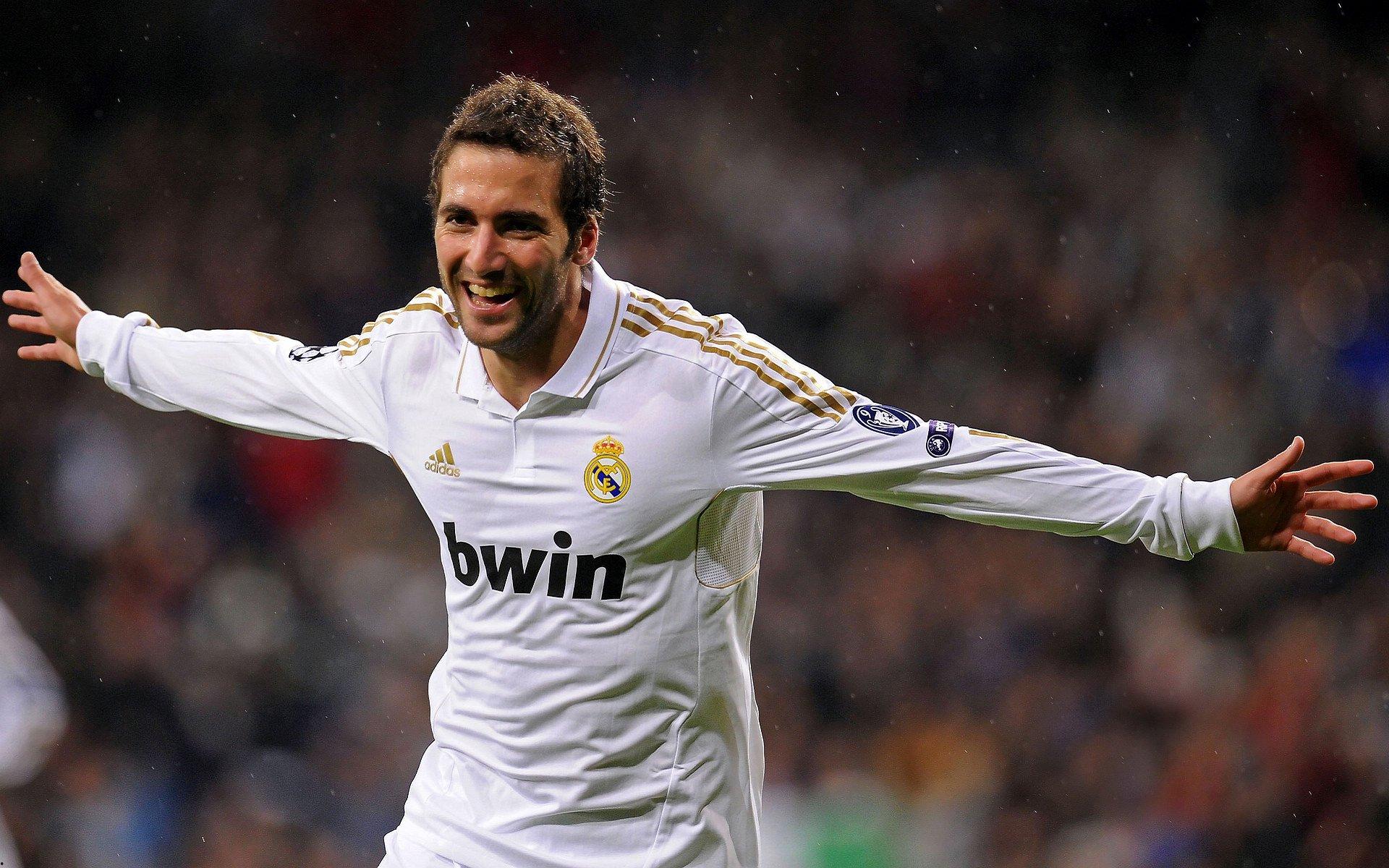 拉波尔塔视阿尔瓦雷斯为巴萨未来核心 今夏首要目标锁定曼城锋线王牌